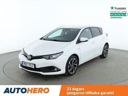 Vit Begagnad 2017 Toyota Auris Hybrid Halvkombi | 174 000 kr (Marknadspris)