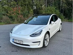 Vit Begagnad 2020 Tesla Model 3 Long Range AWD Sedan | 199 900 kr (Bra pris)