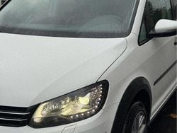Vit Begagnad 2015 VW Touran Cross Minibuss | 80 000 kr