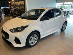 Vit Begagnad 2024 Mazda 2 Center-Line Halvkombi | 258 000 kr (Dyr)
