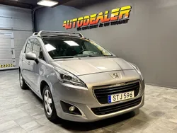 Grå Begagnad 2015 Peugeot 5008 Minibuss | 89 900 kr (Lite dyr)