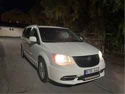 Vit Begagnad 2012 Lancia Voyager Minibuss | 93 000 kr (Marknadspris)