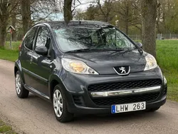 Grå Begagnad 2009 Peugeot 107 Halvkombi | 44 999 kr (Marknadspris)
