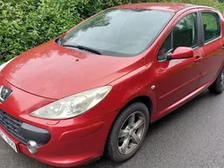 Röd Begagnad 2006 Peugeot 307 Halvkombi | 19 900 kr (Marknadspris)