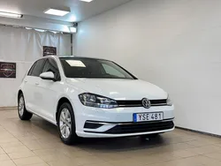 Vit Begagnad 2018 VW Golf VII Halvkombi | 159 900 kr (Marknadspris)