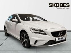 Vit Begagnad 2019 Volvo V40 R-Design Halvkombi | 228 900 kr (Marknadspris)