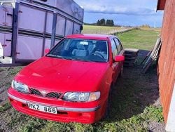 Röd Begagnad 2000 Nissan Almera Sedan | 5 000 kr