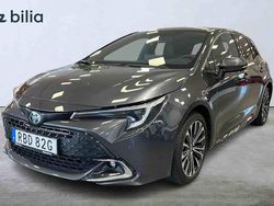 Grå Begagnad 2024 Toyota Corolla Hybrid Halvkombi | 289 900 kr