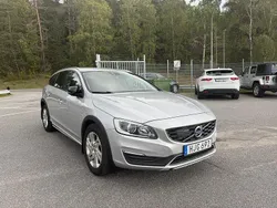 Silver Begagnad 2017 Volvo V60 CC Momentum Kombi | 169 900 kr (Bra pris)