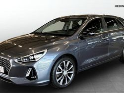 Mörkgrå (grey) Begagnad 2017 Hyundai i30 Premium Halvkombi | 139 900 kr (Marknadspris)