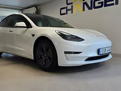Vit Begagnad 2022 Tesla Model 3 Long Range Sedan | 314 900 kr (Bra pris)