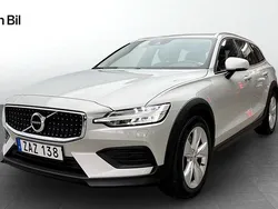 Vit Begagnad 2019 Volvo V60 CC Kombi | 319 900 kr (Marknadspris)