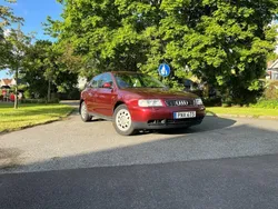 Röd Begagnad 2000 Audi A3 Halvkombi | 25 000 kr