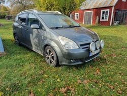 Grå Begagnad 2007 Toyota Corolla Verso Minibuss | 25 000 kr (Marknadspris)