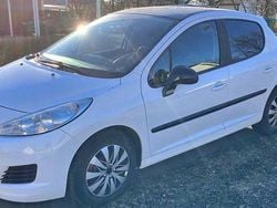 Vit Begagnad 2010 Peugeot 207 Halvkombi | 22 000 kr (Bra pris)
