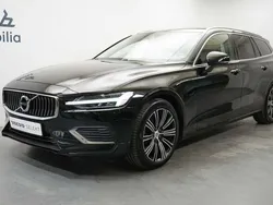Svart Begagnad 2022 Volvo V60 Kombi | 369 900 kr (Marknadspris)