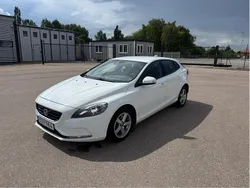 Vit Begagnad 2016 Volvo V40 Kombi | 130 000 kr (Bra pris)