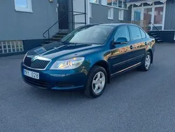Mörkblå Begagnad 2011 Skoda Octavia Ambiente Halvkombi | 64 900 kr (Bra pris)