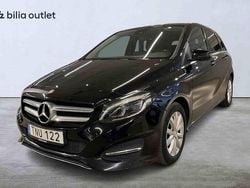 Svart Begagnad 2015 Mercedes B180 Minibuss | 144 900 kr