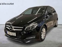 Svart Begagnad 2015 Mercedes B180 Minibuss | 154 900 kr