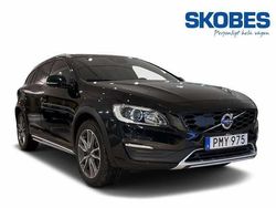 Svart Begagnad 2018 Volvo V60 CC Standard Kombi | 224 500 kr (Bra pris)