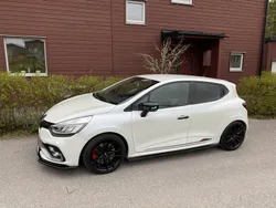 Begagnad 2017 Renault Clio IV Trophy Halvkombi | 199 900 kr