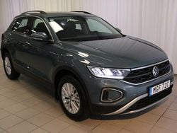 Mörkblå Begagnad 2022 VW T-Roc Life SUV | 208 500 kr (Marknadspris)