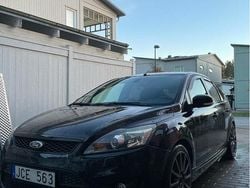 Svart Begagnad 2009 Ford Focus ST Halvkombi | 70 000 kr (Marknadspris)