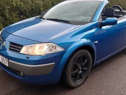 Blå Begagnad 2005 Renault Mégane Cabriolet Cab | 39 900 kr (Marknadspris)