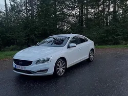Vit Begagnad 2014 Volvo S60 Momentum Sedan | 95 000 kr (Lite dyr)