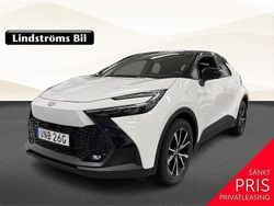 Vit Begagnad 2024 Toyota C-HR Executive SUV | 439 000 kr (Marknadspris)