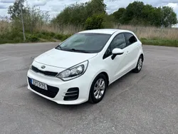 Vit Begagnad 2015 Kia Rio Halvkombi | 69 900 kr (Bra pris)