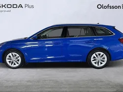 Blå Begagnad 2022 Skoda Octavia Kombi | 264 900 kr (Marknadspris)