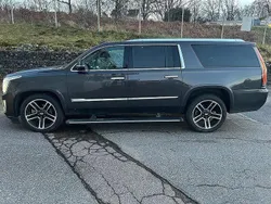 Grå (mörkgrå metallic) Begagnad 2016 Cadillac Escalade SUV | 395 000 kr
