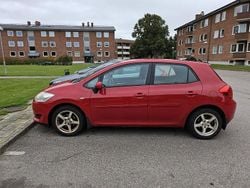 Röd Begagnad 2009 Toyota Auris Halvkombi | 50 000 kr (Marknadspris)