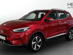 Röd (red) Begagnad 2022 MG ZS Luxury Sedan | 249 900 kr (Bra pris)