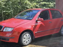 Röd Begagnad 2004 Skoda Fabia Halvkombi | 7 500 kr (Superpris)