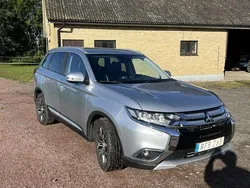 Silver Begagnad 2016 Mitsubishi Outlander SUV | 139 900 kr (Marknadspris)