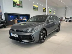 Mörkgrå Ny 2024 VW Passat R-line Kombi | 629 100 kr (Dyr)