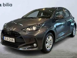 Grå Ny 2025 Toyota Yaris Hybrid Halvkombi | 271 800 kr