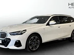 Vit (white) Begagnad 2025 BMW 530e M Sport Kombi | 644 700 kr (Superpris)