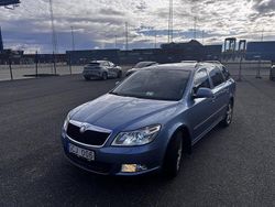 Grå Begagnad 2010 Skoda Octavia Elegance Kombi | 39 000 kr (Marknadspris)