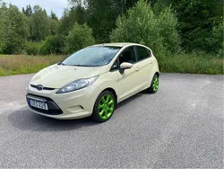 Grön Begagnad 2009 Ford Fiesta Trend Halvkombi | 30 000 kr (Marknadspris)