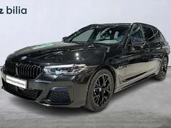Svart Begagnad 2022 BMW 530e M Sport Kombi | 459 000 kr (Marknadspris)