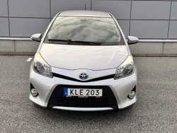 Silver Begagnad 2014 Toyota Yaris Hybrid Edition Halvkombi | 108 000 kr (Bra pris)
