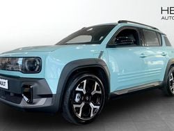 Blå (blue) Ny 2025 Renault 4 E-Tech Techno SUV | 434 900 kr (Marknadspris)