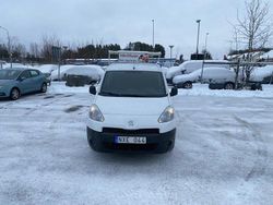 Vit Begagnad 2013 Peugeot Partner Minibuss | 45 900 kr (Marknadspris)
