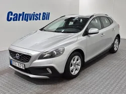 Ljusgrå (silver metallic) Begagnad 2013 Volvo V40 CC Momentum Kombi | 139 000 kr (Marknadspris)
