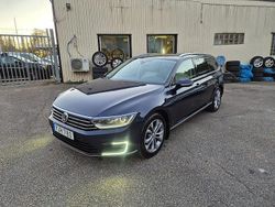 Mörkblå Begagnad 2016 VW Passat Executive Kombi | 164 000 kr (Lite dyr)