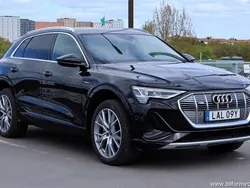 Svart samma som bilen Begagnad 2021 Audi e-tron S-Line SUV | 448 900 kr (Bra pris)